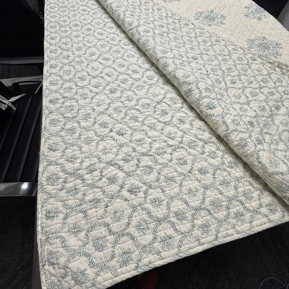 Pottery Barn Blue Floral Medallion Quilt Set King Reversible Cream 3pc